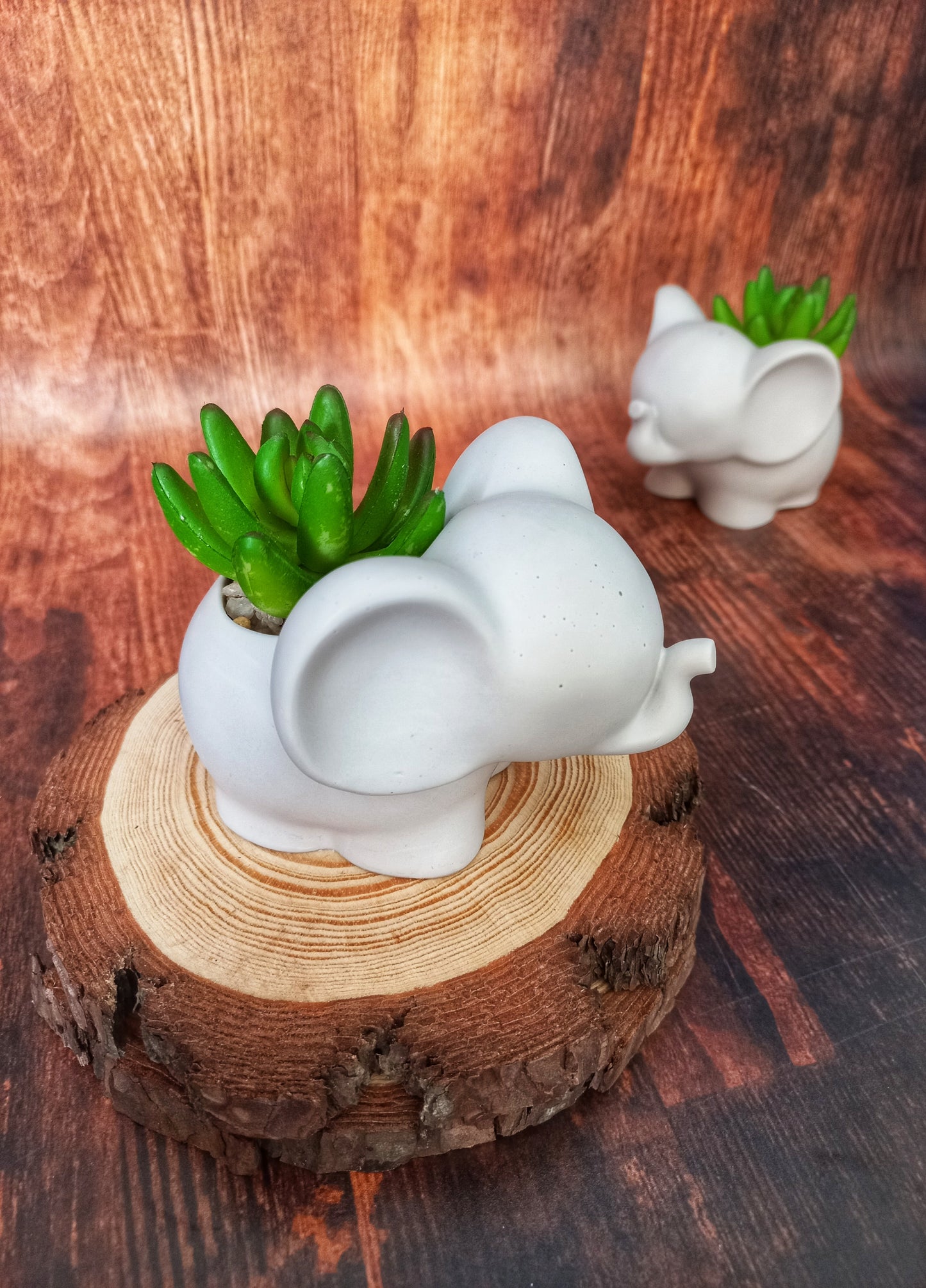 Ellie planter